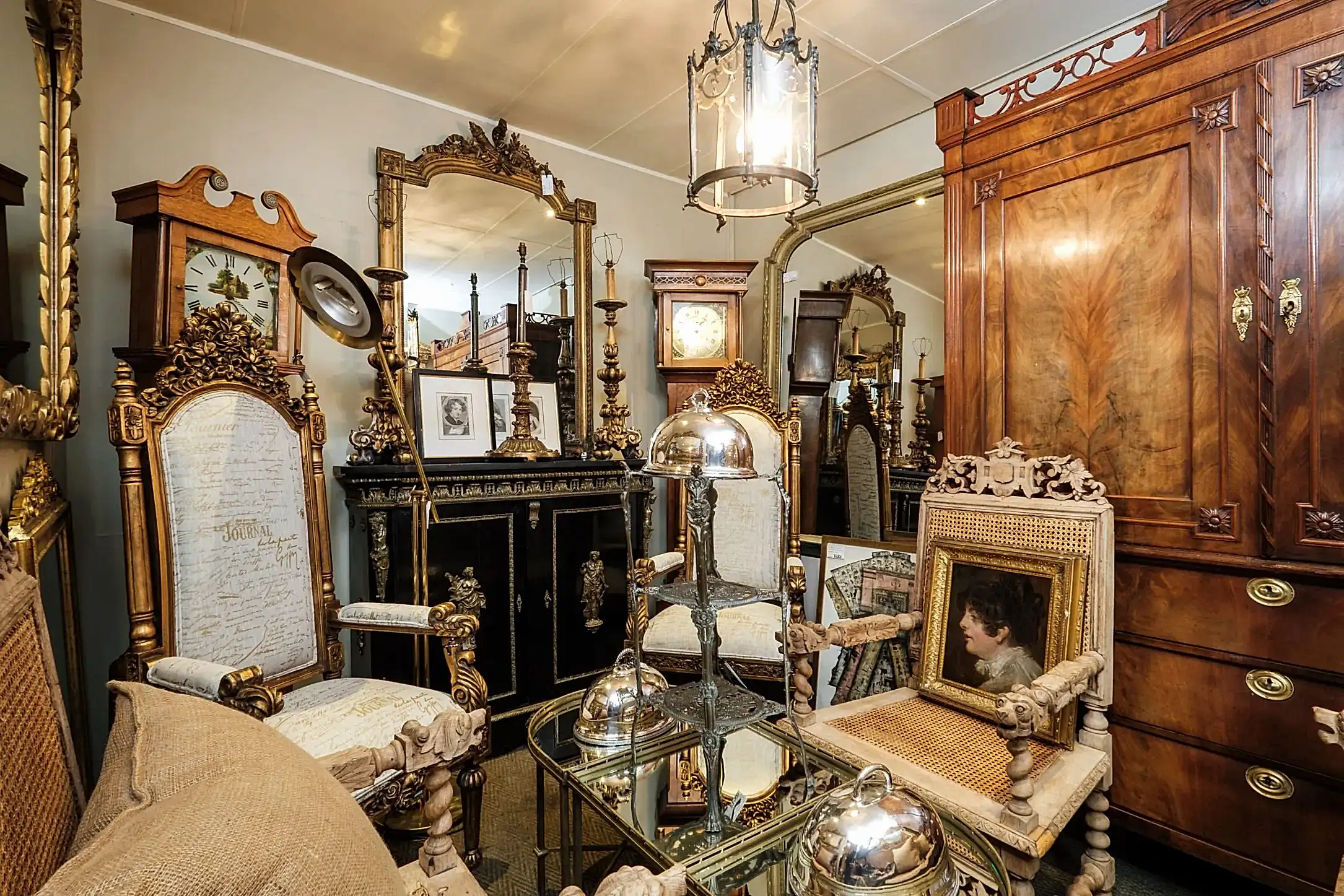 Kadıköy Antika Alanlar - Antika Eşya alanlar - Antika alanlar